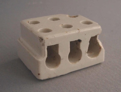 Electrical fitting; Crown Lynn Technical Ceramics Limited; 1970-1989; 2009.1.1755