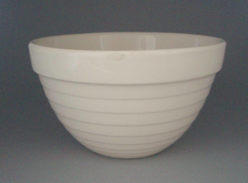 Basin; Crown Lynn Potteries Limited; 1955-1989; 2008.1.2062