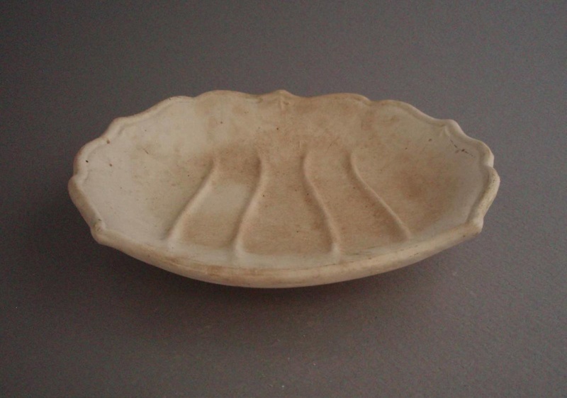 Soap dish - bisque; Titian Potteries (1965) Limited; 1985-1989; 2009.1.105