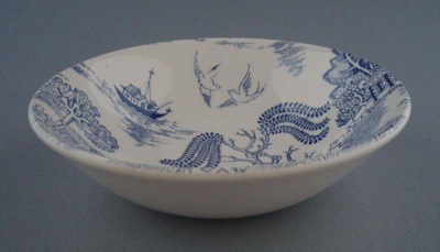 Bowl - Willow pattern; Crown Lynn Potteries Limited; 1968-1980; 2008.1.1926