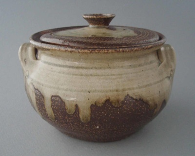 Casserole with lid; Unknown; 1970-1990; 2009.1.736.1-2