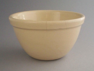 Basin; Crown Lynn Potteries Limited; 1943-1950; 2008.1.570