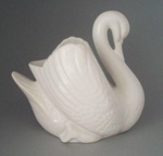 Swan; Crown Lynn Potteries Limited; 1977-1979; 2008.1.830