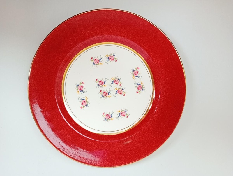 Dinner Plate - Ascot Red; Crown Lynn Potteries Limited; 1950s-1960s; 2016.48.119 Dinner Plate - Ascot Red; Crown Lynn Potteries Limited; 1950s-1960s; 2016.48.119