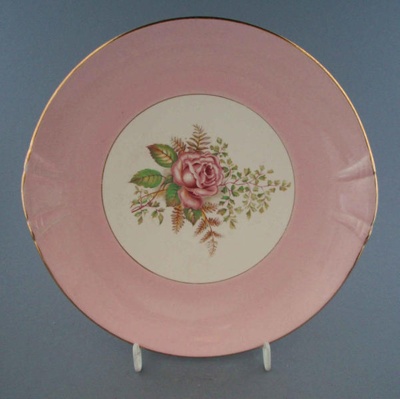 Cake plate - floral; Crown Lynn Potteries Limited; 1955-1965; 2009.1.1107