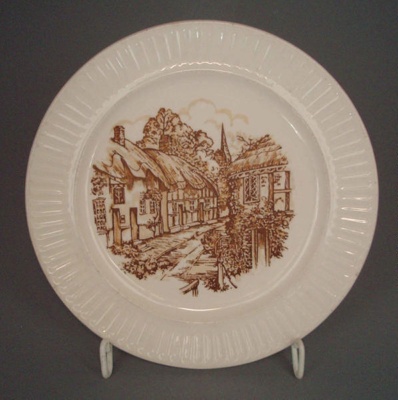 Bread and butter plate - Tradition pattern; Crown Lynn Potteries Limited; 1969-1989; 2008.1.1484