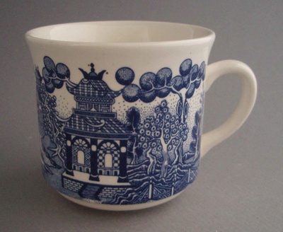 Cup - Blue Willow pattern; Crown Lynn Potteries Limited; 1984-1989; 2009.1.155