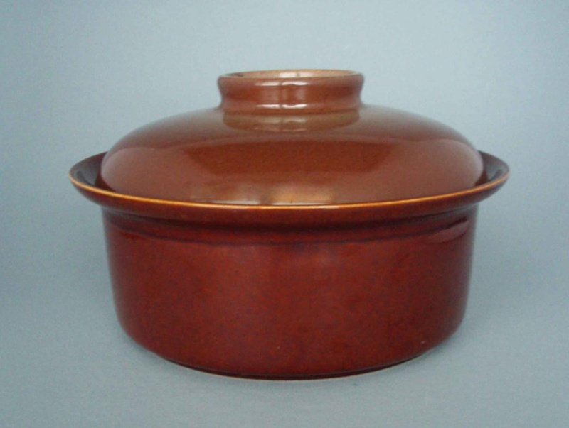 Casserole and lid - Pioneer pattern; Crown Lynn Potteries Limited; 1979-1989; 2008.1.553.1-2 Casserole and lid - Pioneer pattern; Crown Lynn Potteries Limited; 1979-1989; 2008.1.553.1-2