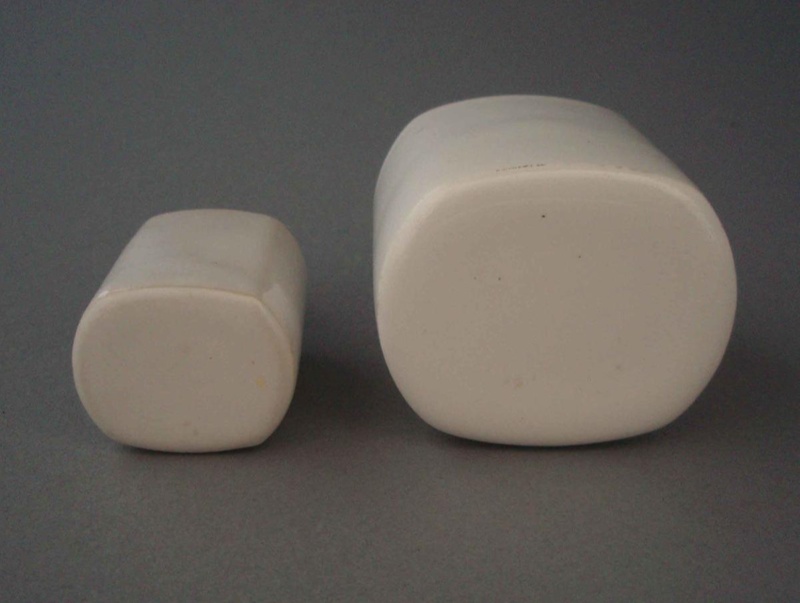 Handle x 2; Crown Lynn Technical Ceramics Limited; 1976-1989; 2009.1.1831.1-2