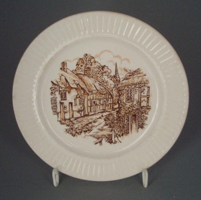 Bread and butter plate - Tradition pattern; Crown Lynn Potteries Limited; 1969-1989; 2008.1.1483