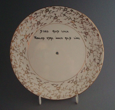 Cake plate - Gold lace pattern sample; Crown Lynn Potteries Limited; 1958-1965; 2008.1.2316