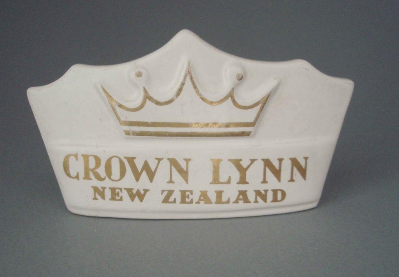 Advertising crown; Crown Lynn Potteries Limited; 1966-1980; 2008.1.515