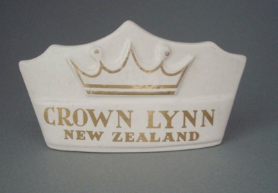 Advertising crown; Crown Lynn Potteries Limited; 1966-1980; 2008.1.515
