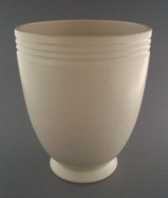 Vase; Crown Lynn Potteries Limited; 1948-1955; 2009.1.138
