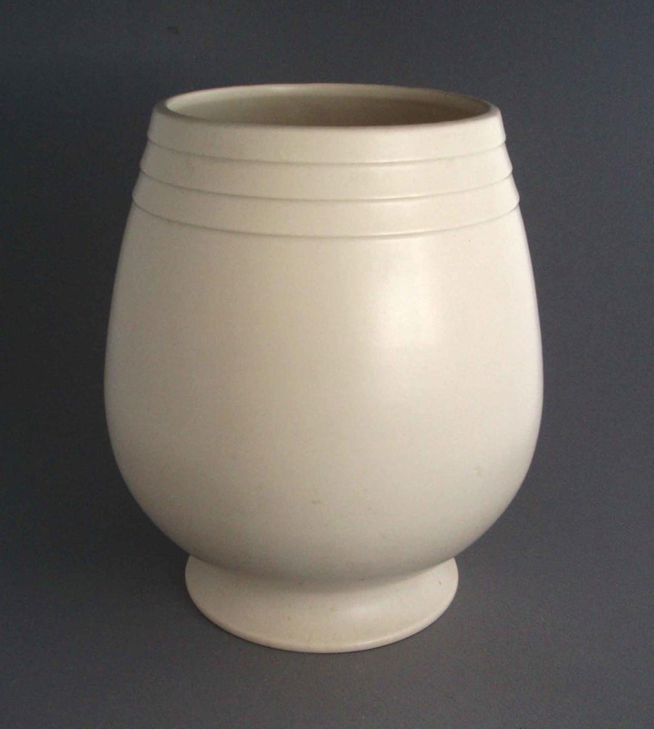 Vase; Crown Lynn Potteries Limited; 1948-1955; 2009.1.2028