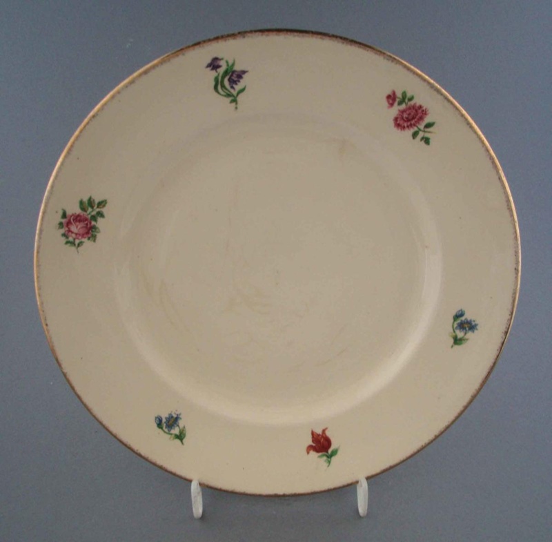 Cake plate - floral; Crown Lynn Potteries Limited; 1960-1969; 2009.1.1113 Cake plate - floral; Crown Lynn Potteries Limited; 1960-1969; 2009.1.1113