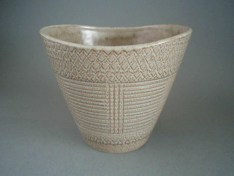 Flower pot; Crown Lynn Potteries Limited; 1964-1975; 2008.1.188