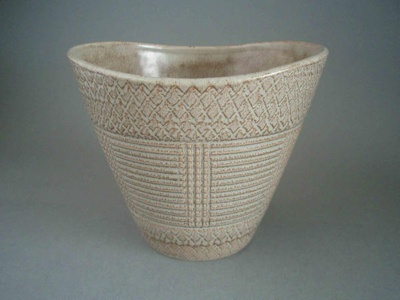 Flower pot; Crown Lynn Potteries Limited; 1964-1975; 2008.1.188