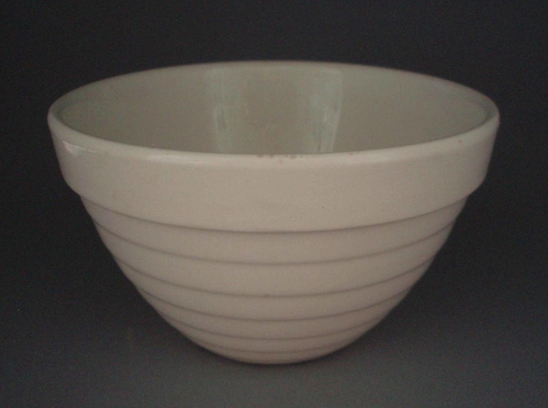 Basin; Crown Lynn Potteries Limited; 1955-1989; 2008.1.2679