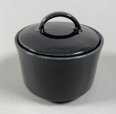 Sugar basin with lid - Florence pattern; Crown Lynn Potteries Limited; 1988-1989; 2016.17.3.1-2