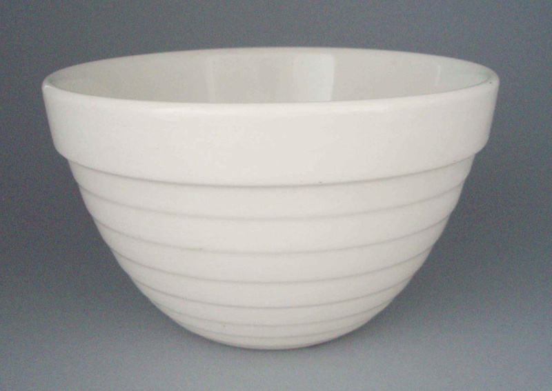 Basin; Crown Lynn Potteries Limited; 1955-1989; 2008.1.575