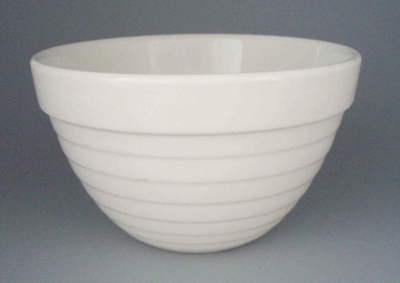 Basin; Crown Lynn Potteries Limited; 1955-1989; 2008.1.575