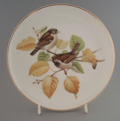 Collectors plate - house sparrow; Crown Lynn Potteries Limited; 1985; 2008.1.624