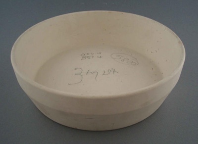 Baker - bisque; Crown Lynn Potteries Limited; 1980-1989; 2009.1.640