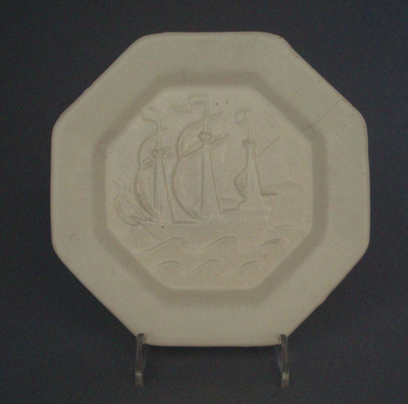 Ashtray - ship; Crown Lynn Potteries Limited; 1950-1965; 2008.1.2632