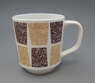Beaker - New Trend pattern; Crown Lynn Potteries Limited; 1967-1972; 2016.41.3