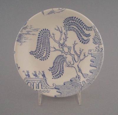 Butter pat - Willow pattern; Crown Lynn Potteries Limited; 1968-1980; 2008.1.1948