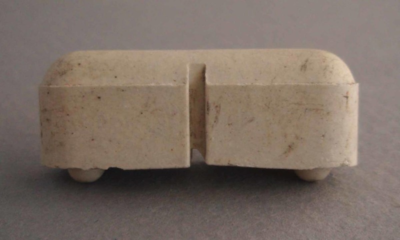 Electrical fixture; Crown Lynn Technical Ceramics Limited; 1940-1975; 2009.1.1769