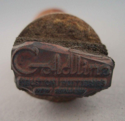 Backstamp - Goldline; Crown Lynn Potteries Limited; 1960-1969; 2008.1.2168