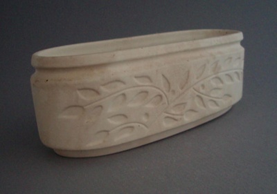 Leaf spray trough - bisque; Crown Lynn Potteries Limited; 1965-1979; 2009.1.109