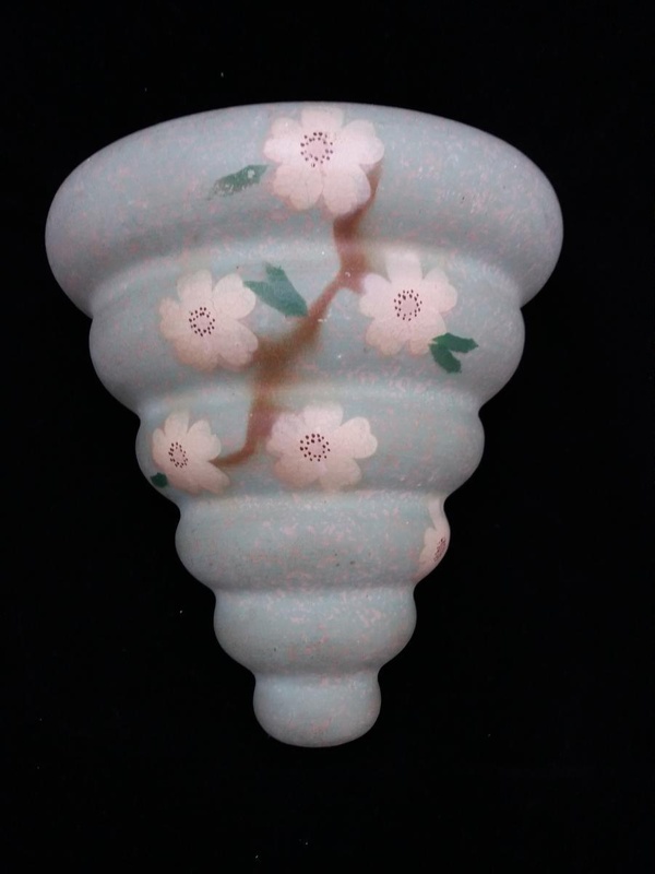 Wall vase; Crown Lynn Potteries Limited; 1948-1955; 2017.27.8