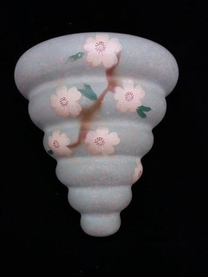 Wall vase; Crown Lynn Potteries Limited; 1948-1955; 2017.27.8