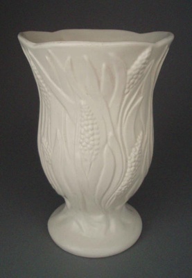 Vase; Crown Lynn Potteries Limited; 1959-1975; 2008.1.795