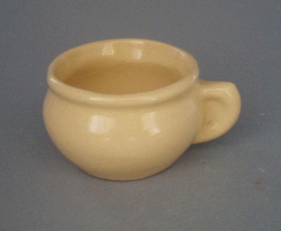 Chamber pot - miniature; Amalgamated Brick and Pipe Company Limited; 1940-1960; 2008.1.872