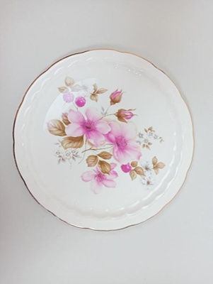 Luncheon plate - fine giftware; Crown Lynn Potteries Limited; 1980s; 2016.48.126