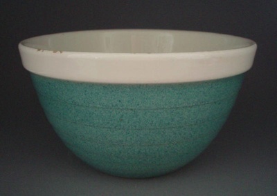 Basin; Crown Lynn Potteries Limited; 1960-1970; 2008.1.2681