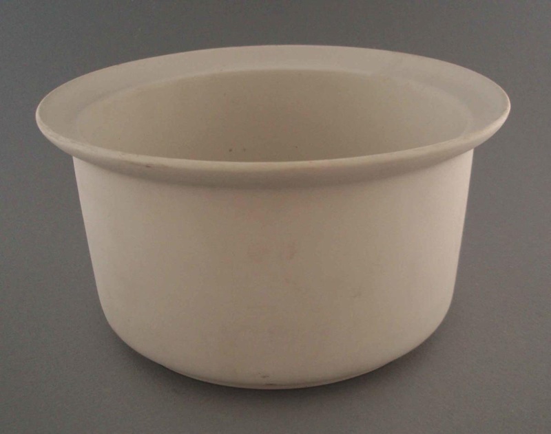 Casserole - bisque; Crown Lynn Potteries Limited; 1977-1989; 2009.1.633 Casserole - bisque; Crown Lynn Potteries Limited; 1977-1989; 2009.1.633