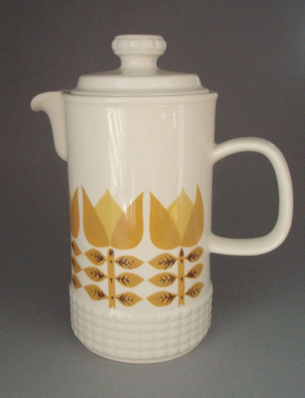 Coffee pot and lid - floral; Titian Potteries (1965) Limited; 1971-1980; 2008.1.850.1-2
