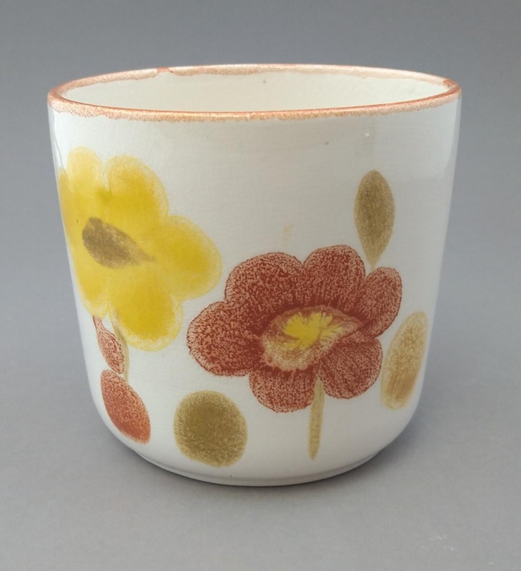 Planter - floral; Mayon Ceramics; 1973-1982; 2016.48.73