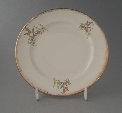 Bread and butter plate - floral; Crown Lynn Potteries Limited; 1960-1970; 2009.1.934