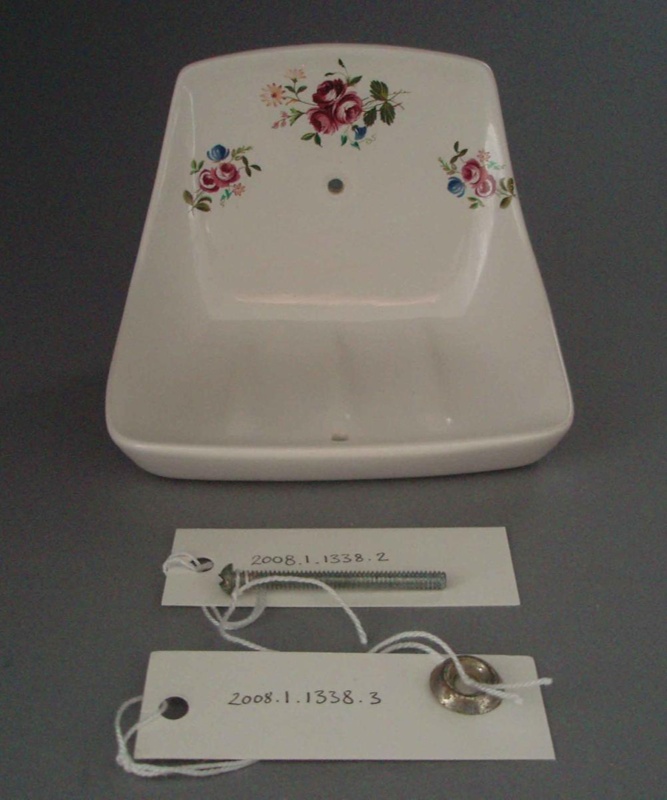 Soap holder - Debonair pattern; Crown Lynn Technical Ceramics Limited; 1968-1988; 2008.1.1338