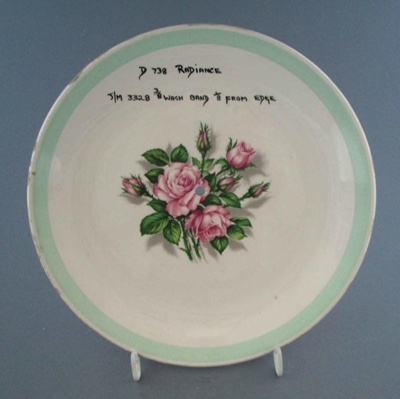 Cake plate - Radiance pattern sample; Crown Lynn Potteries Limited; 1958-1965; 2009.1.1094