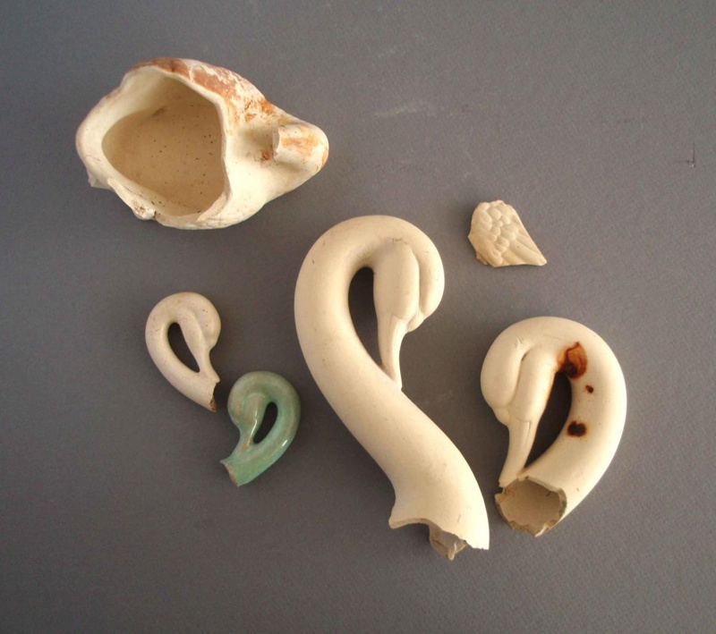 Shards - swan vases; Crown Lynn Potteries Limited; 1940-1975; 2009.1.1536.1-6
