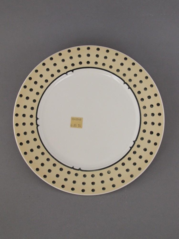 Lunch plate - Florence; Crown Lynn Potteries Limited; 1988-1989; 2015.1.27