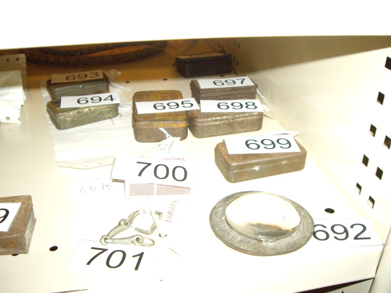 Magnifying glass; 692 | eHive