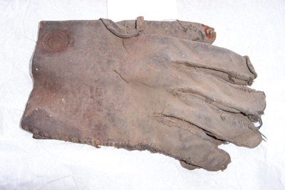 Glove; Late 19th Century-Early 20th Century; CG2.b